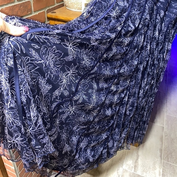 GorgeousBlue dress by Roamans SZ 26W pleated & Flowy on bottom Ruched at middle. - Picture 4 of 9